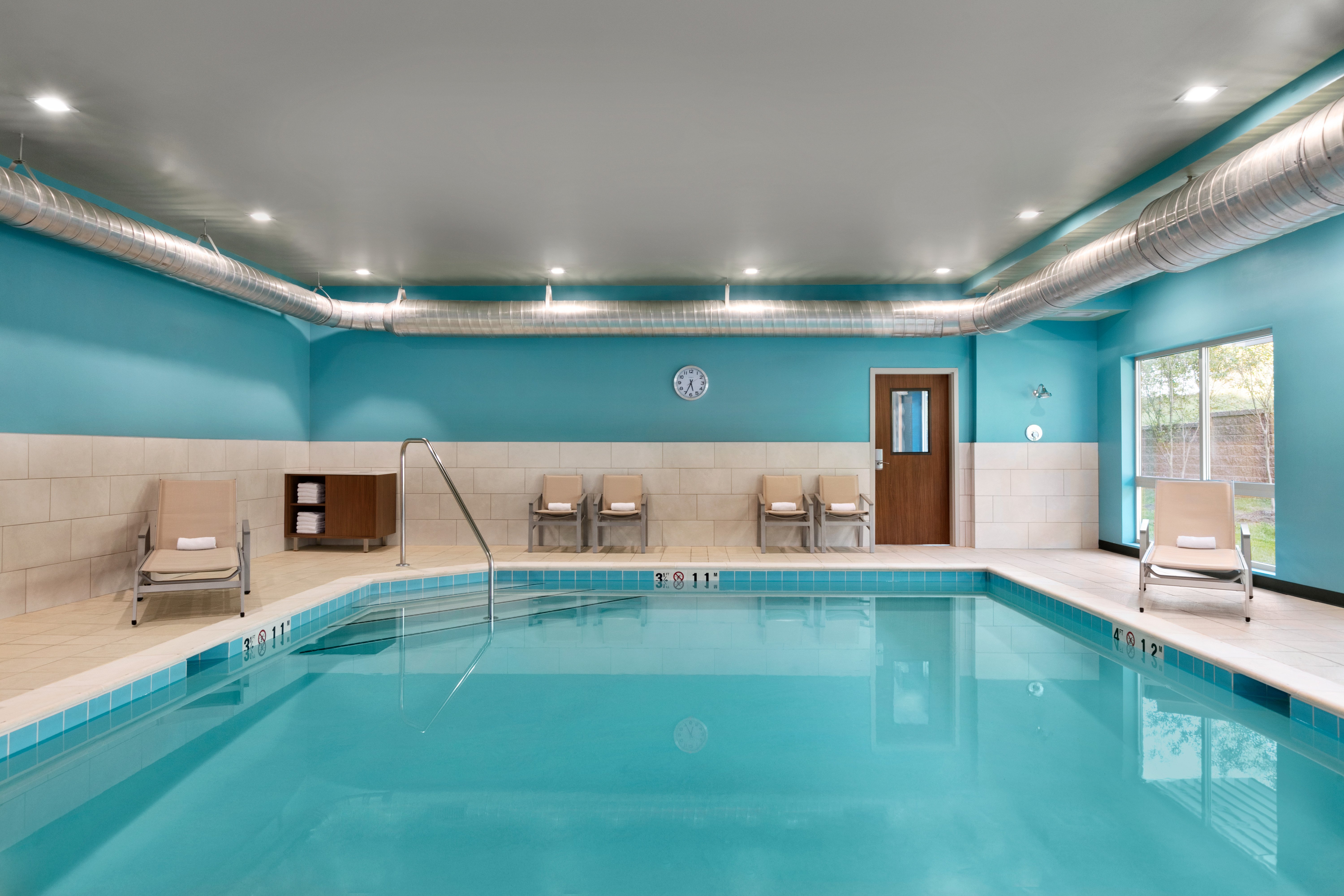 holiday inn express and suites salisbury by ihg