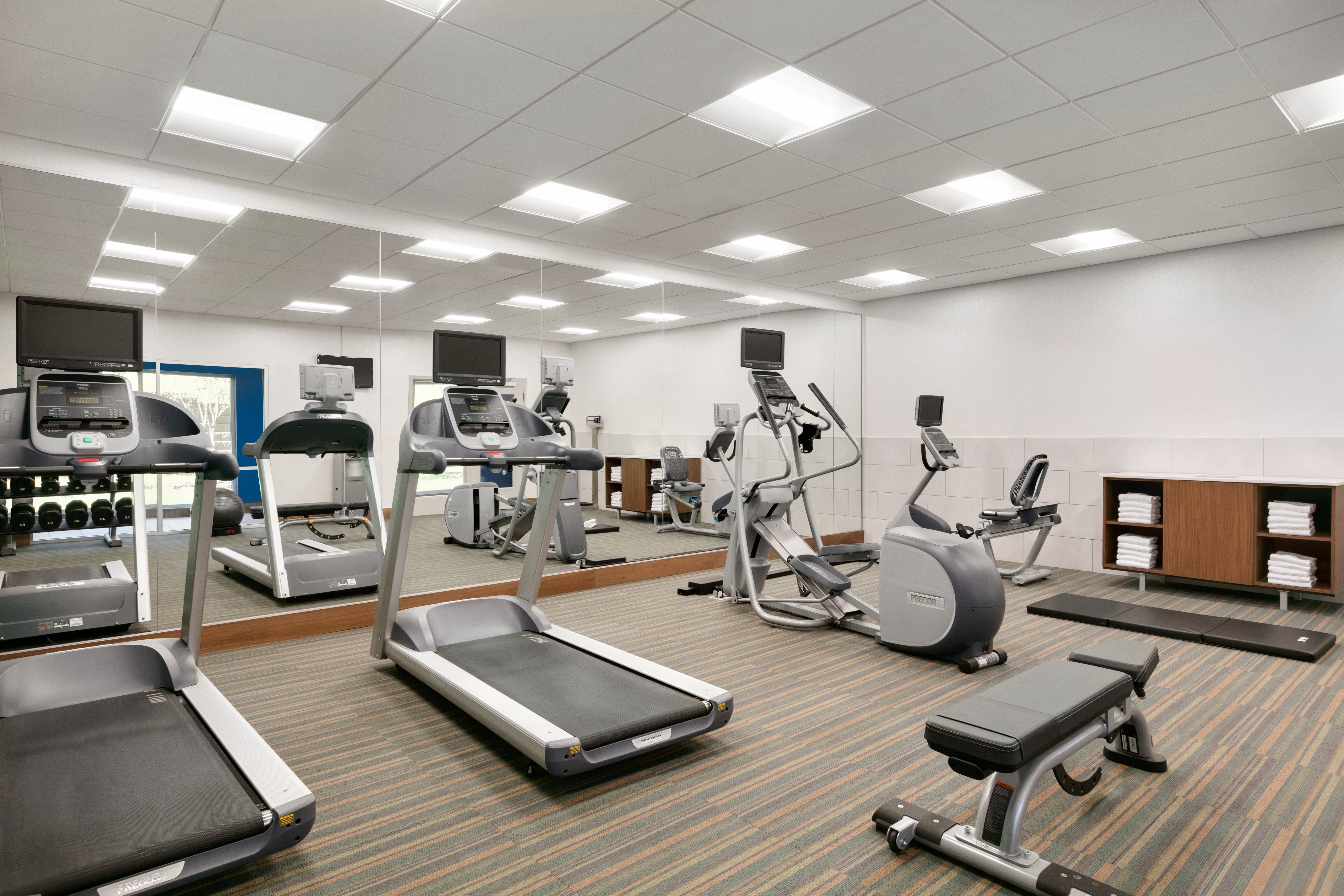 holiday inn express and suites salisbury by ihg