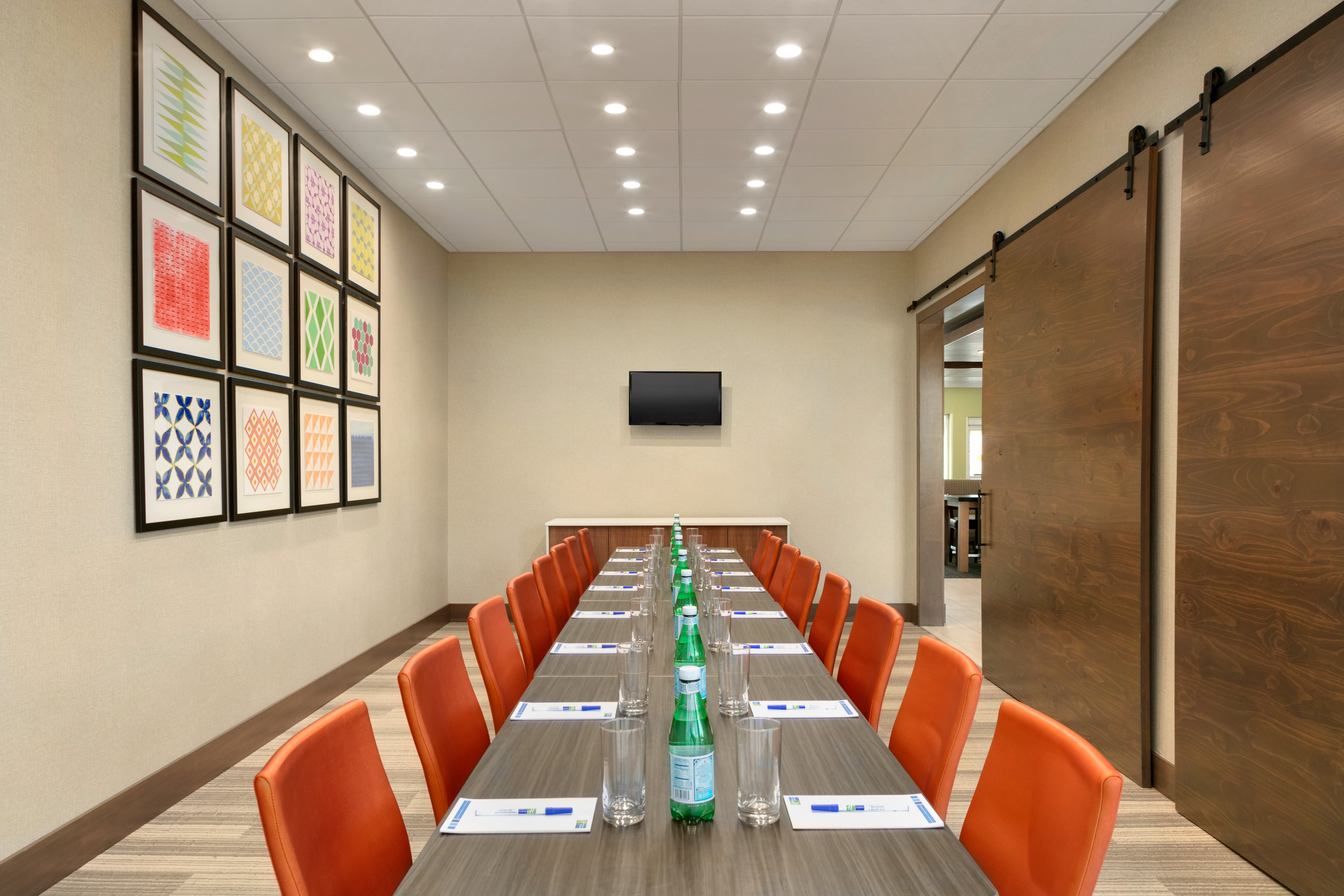 holiday inn express and suites salisbury by ihg