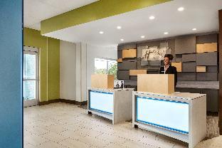 holiday inn express and suites salisbury by ihg