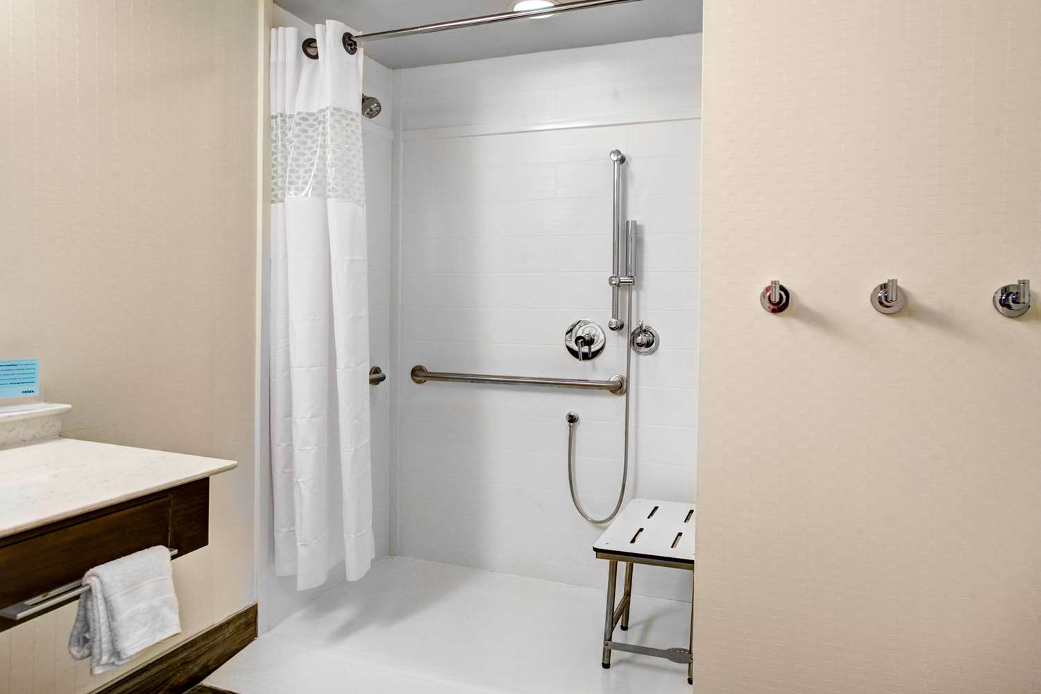hampton inn and suites by hilton atlanta perimeter dunwoody