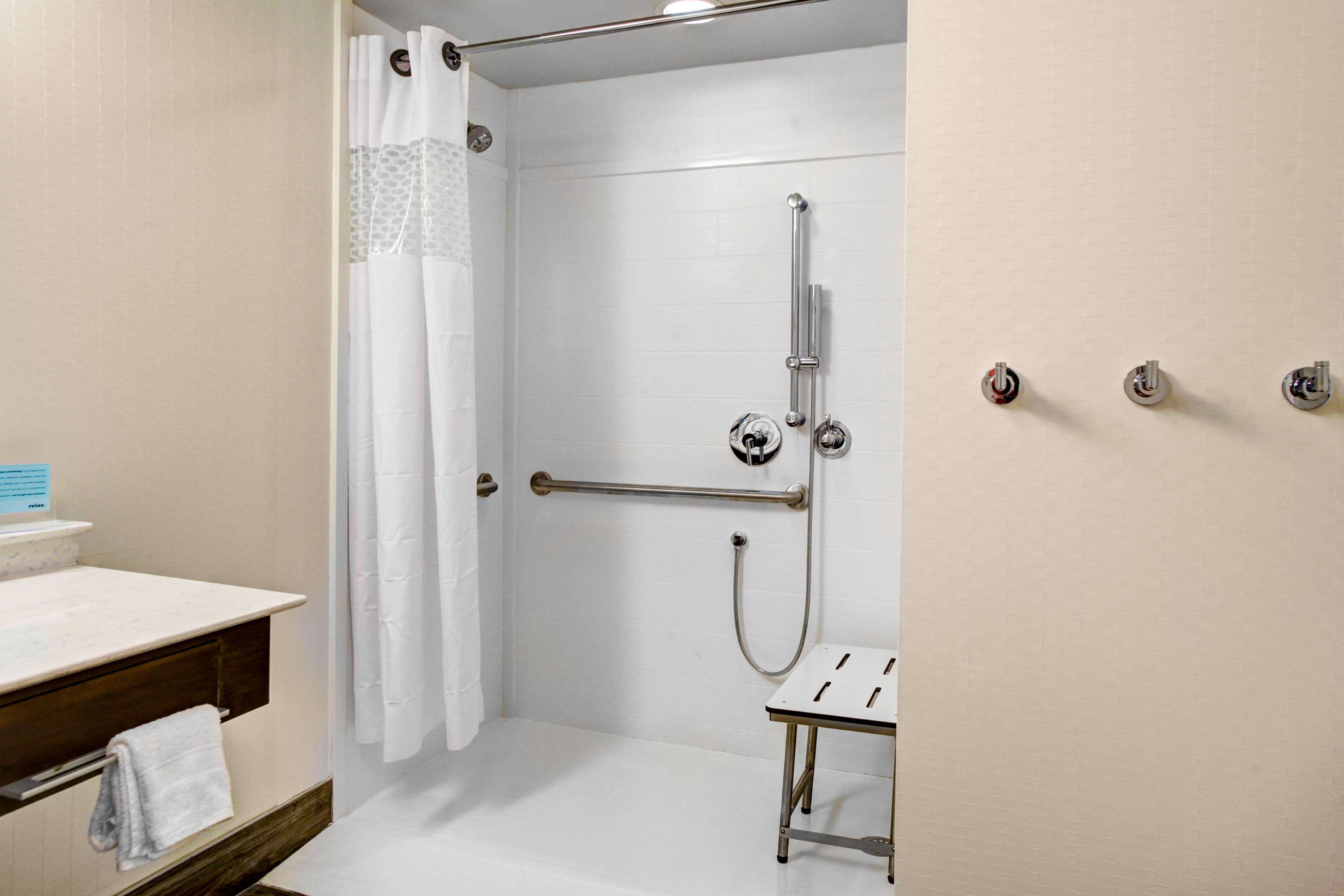hampton inn and suites by hilton atlanta perimeter dunwoody