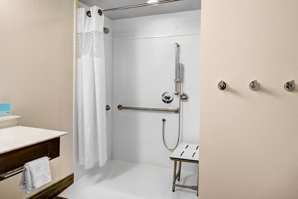 hampton inn and suites by hilton atlanta perimeter dunwoody