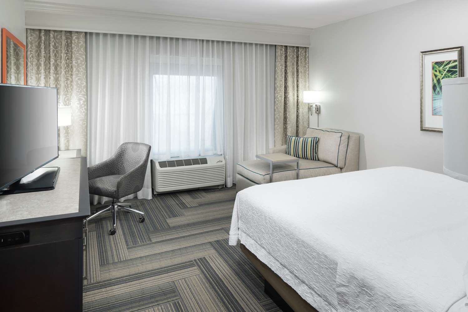 hampton inn and suites by hilton atlanta perimeter dunwoody