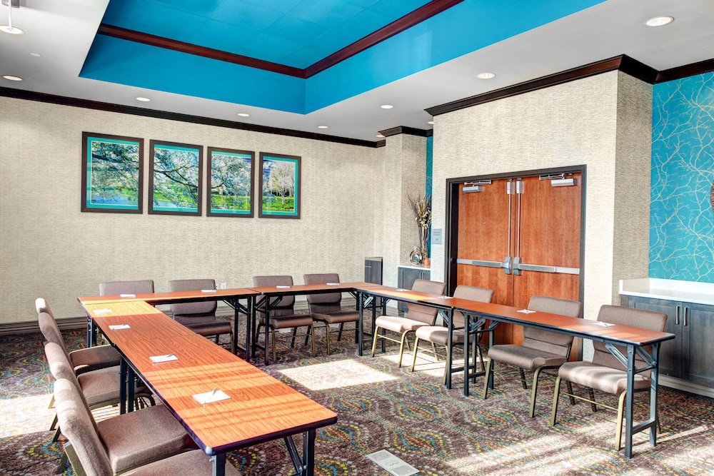 hampton inn and suites by hilton atlanta perimeter dunwoody