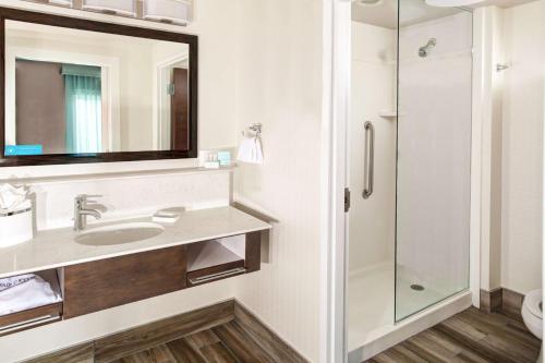 hampton inn and suites by hilton atlanta perimeter dunwoody