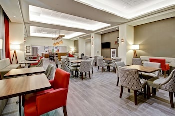 hampton inn and suites by hilton medicine hat