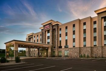 hampton inn and suites hudson