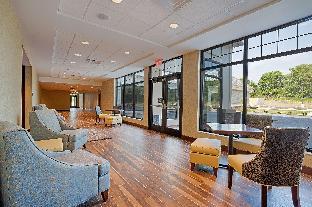 hampton inn and suites cazenovia