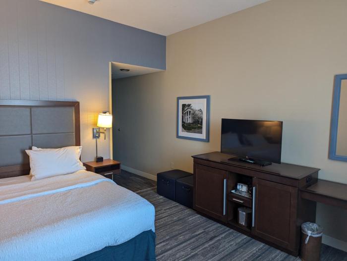 hampton inn and suites cazenovia