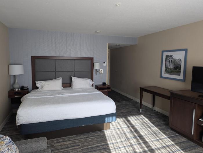 hampton inn and suites cazenovia