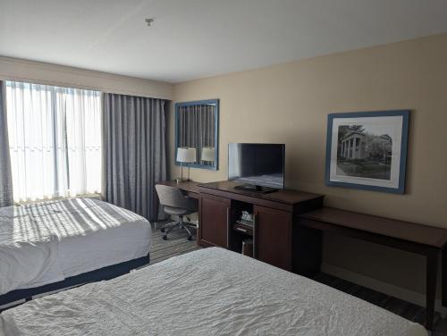 hampton inn and suites cazenovia