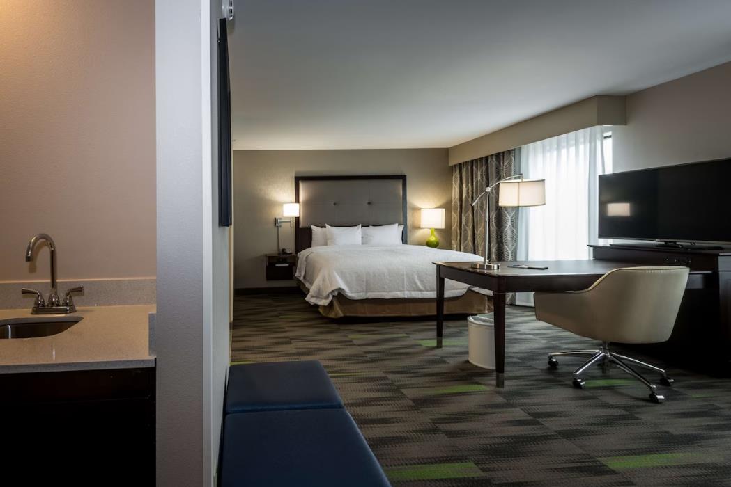 hampton inn and suites hammond