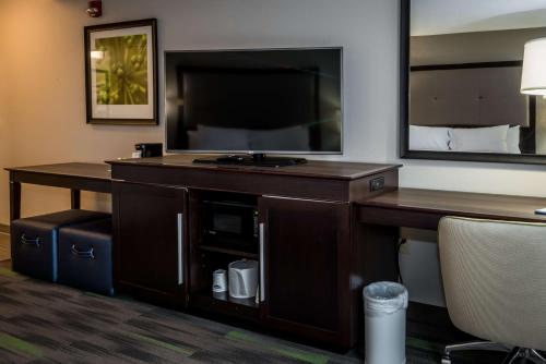 hampton inn and suites hammond