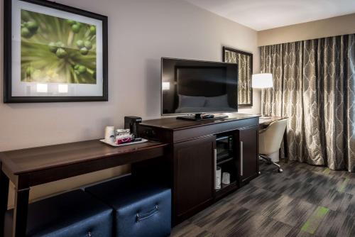 hampton inn and suites hammond
