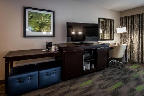 hampton inn and suites hammond