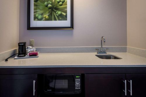 hampton inn and suites hammond