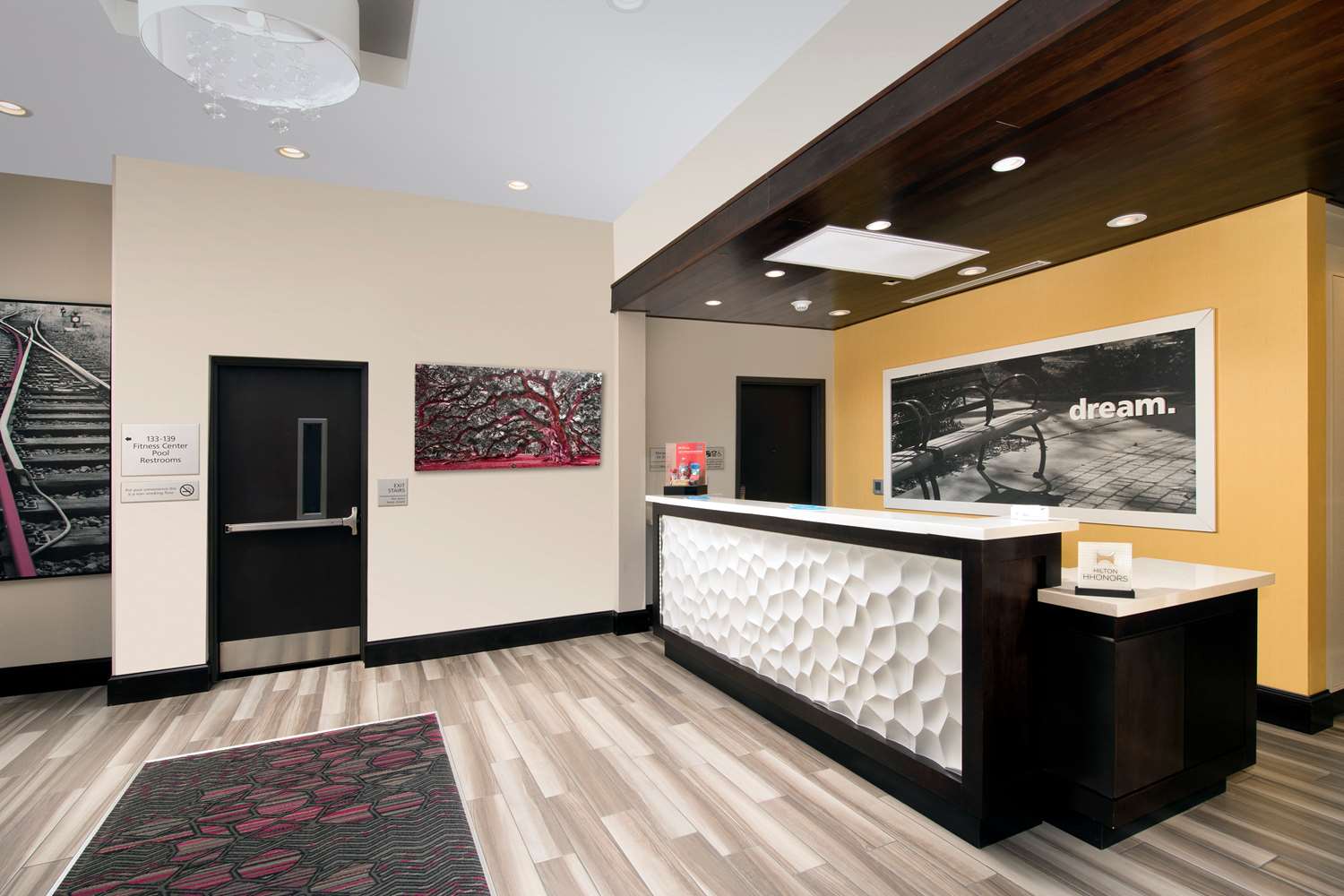 hampton inn huntsville village of providence