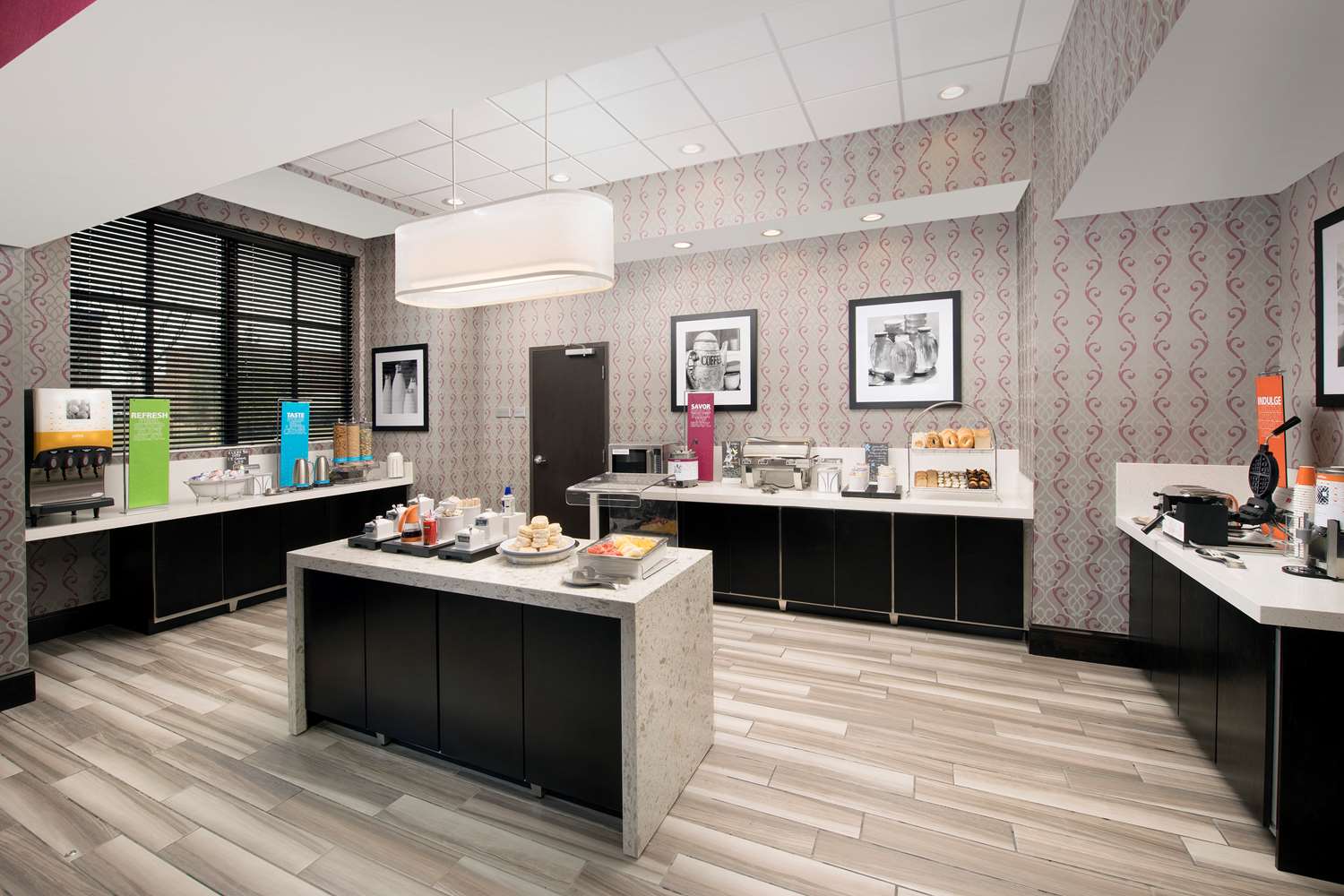 hampton inn huntsville village of providence