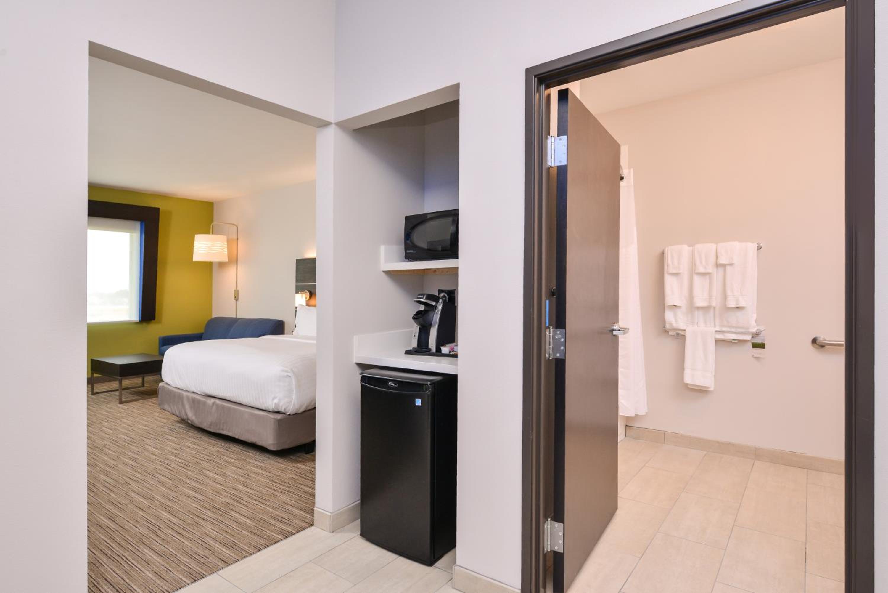 holiday inn express donaldsonville by ihg