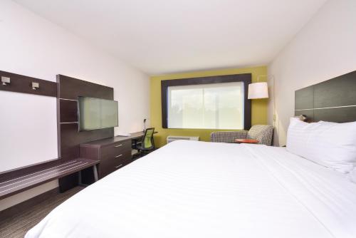 holiday inn express donaldsonville by ihg