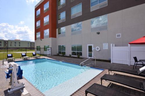 holiday inn express donaldsonville by ihg