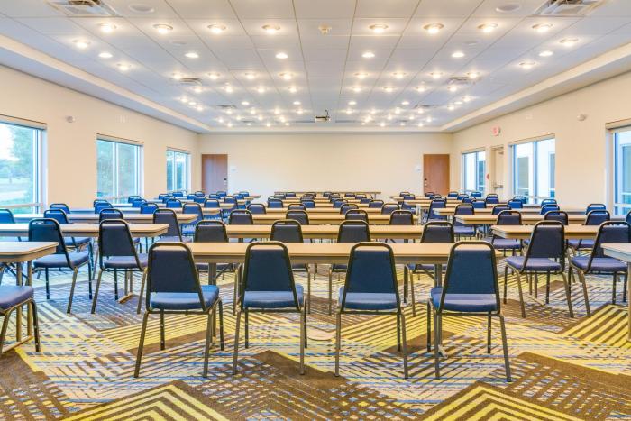 holiday inn express and suites russellville by ihg