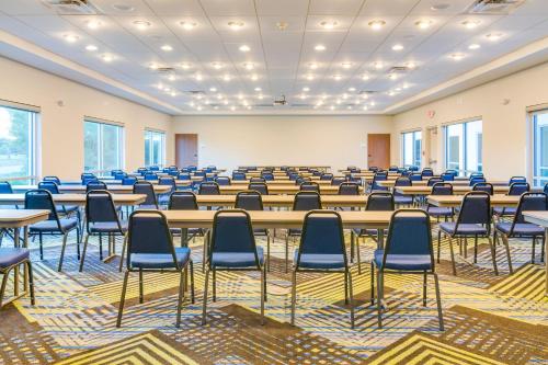 holiday inn express and suites russellville by ihg