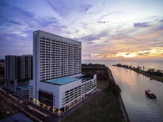 pullman miri waterfront