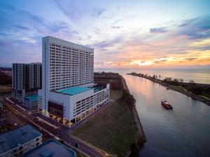 pullman miri waterfront