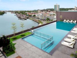 pullman miri waterfront