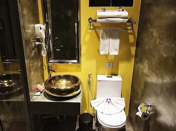 aspira dandora sukhumvit 16 asoke