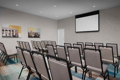 home2 suites by hilton eugene downtown university area