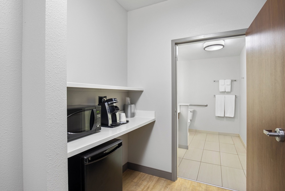 holiday inn express and suites carrollton west by ihg