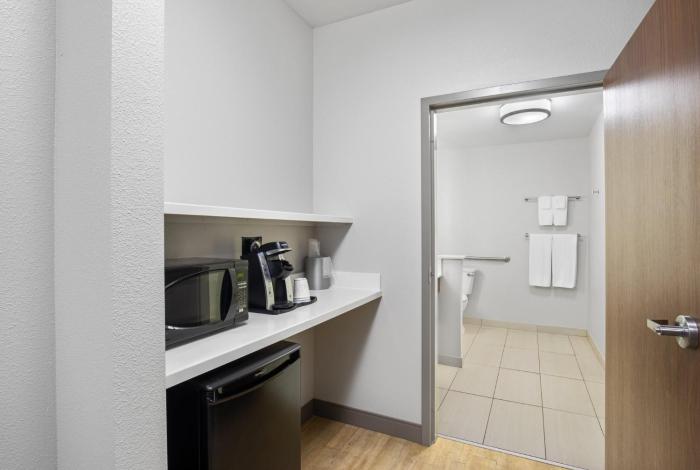 holiday inn express and suites carrollton west by ihg
