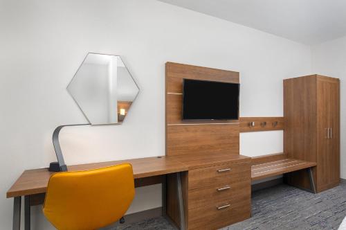 holiday inn express and suites carrollton west by ihg