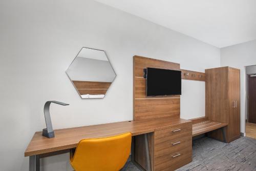 holiday inn express and suites carrollton west by ihg