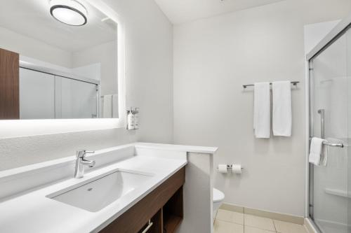 holiday inn express and suites carrollton west by ihg