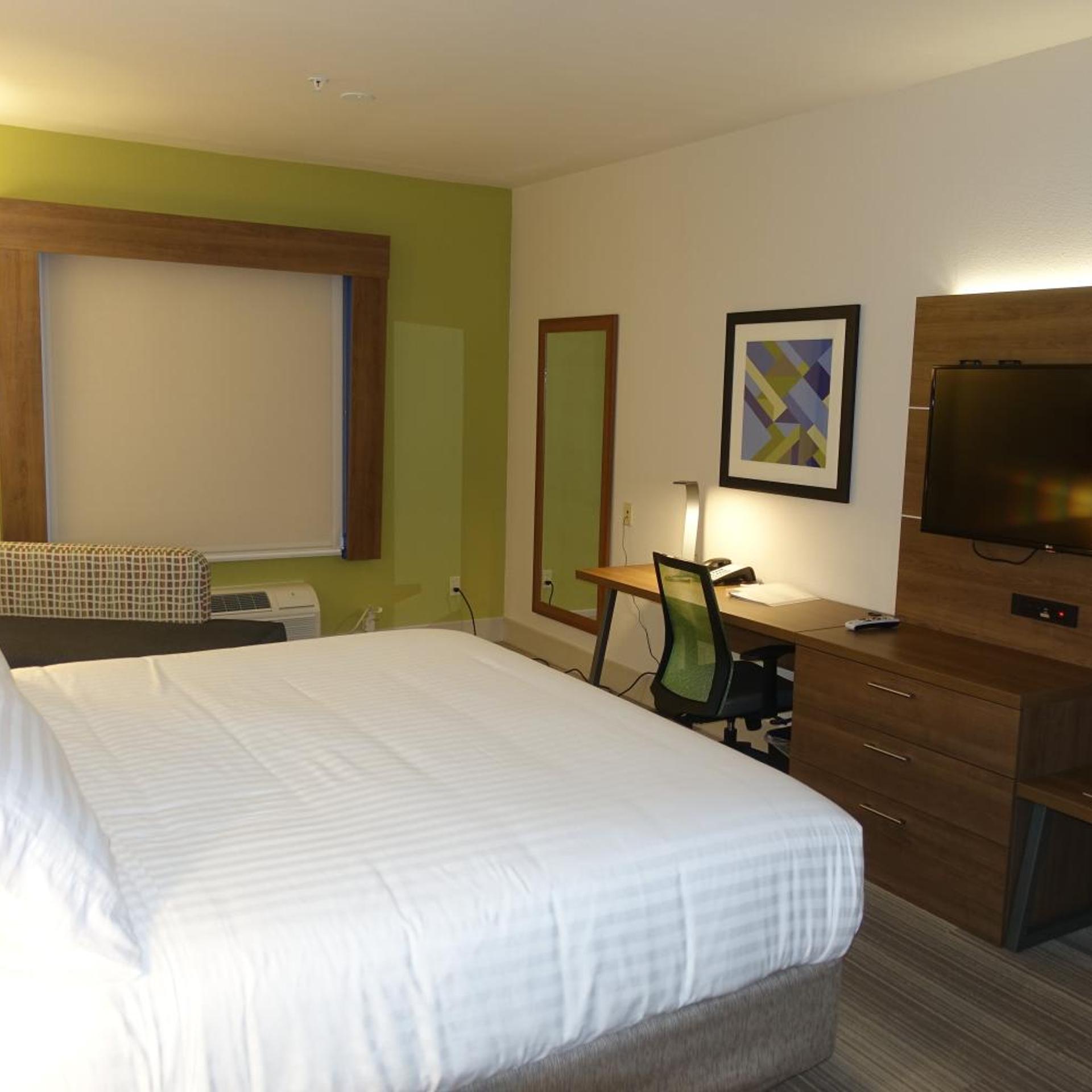 holiday inn express and suites brentwood by ihg