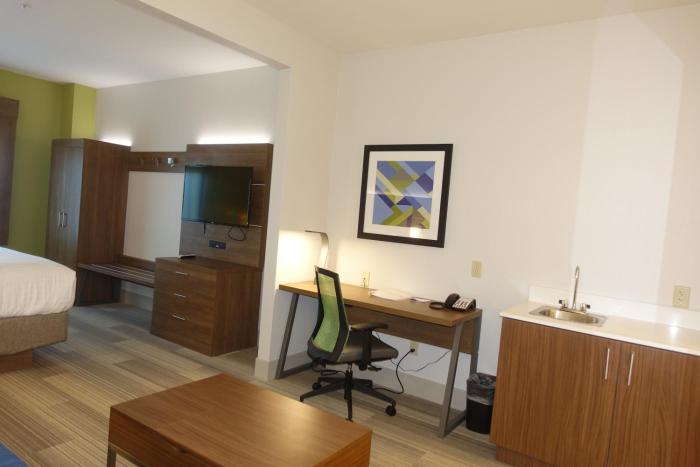 holiday inn express and suites brentwood by ihg