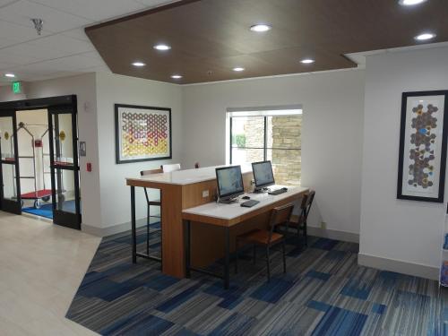 holiday inn express and suites brentwood by ihg