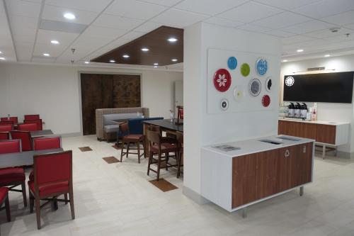 holiday inn express and suites brentwood by ihg