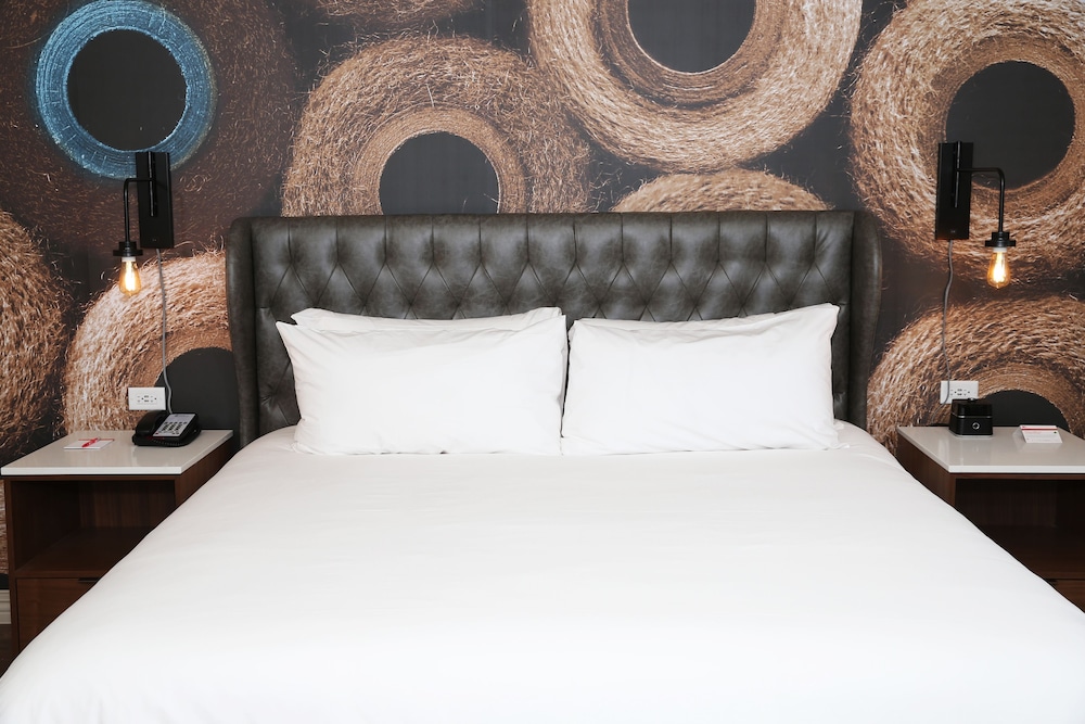 hotel indigo naperville riverwalk by ihg