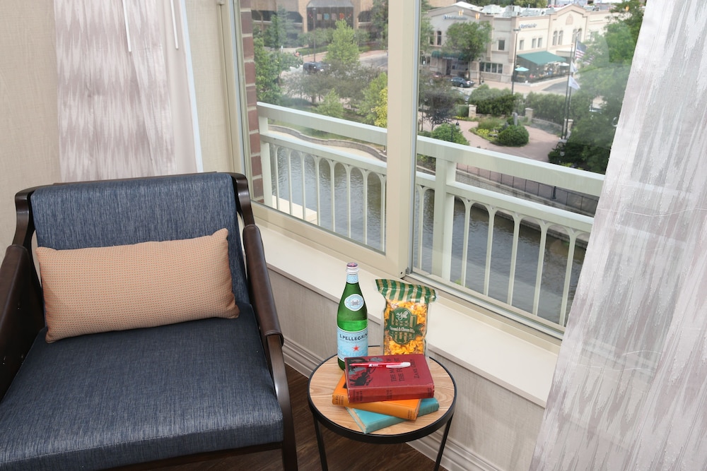 hotel indigo naperville riverwalk by ihg
