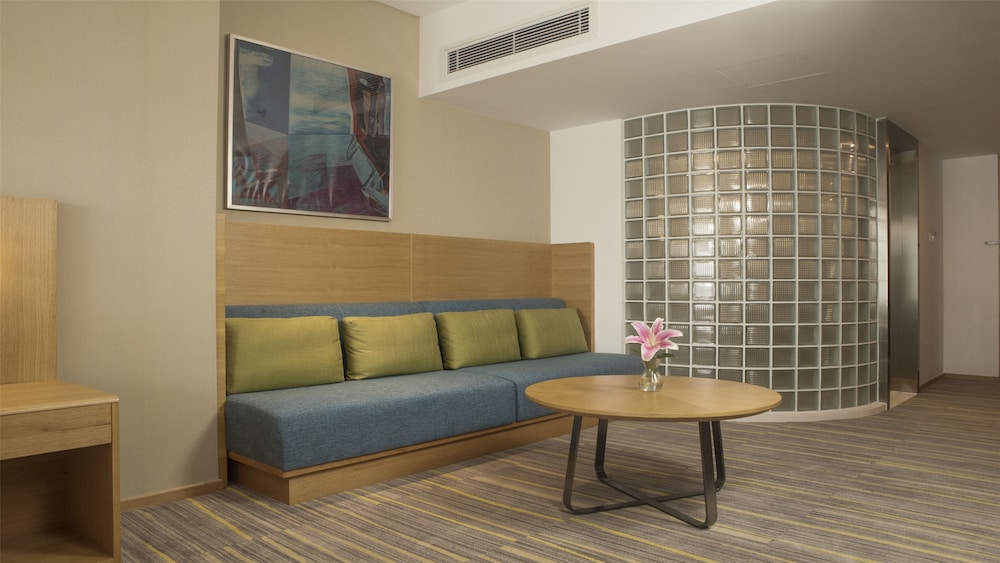 holiday inn express chengdu airport zone by ihg