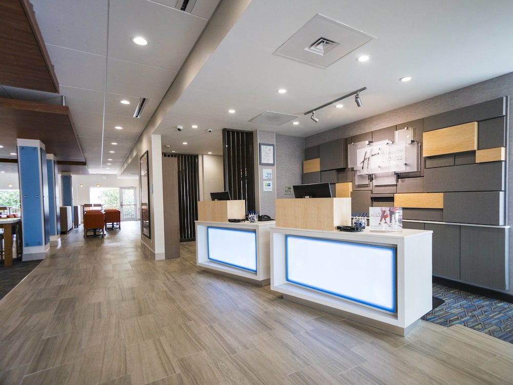 holiday inn express and suites southaven central