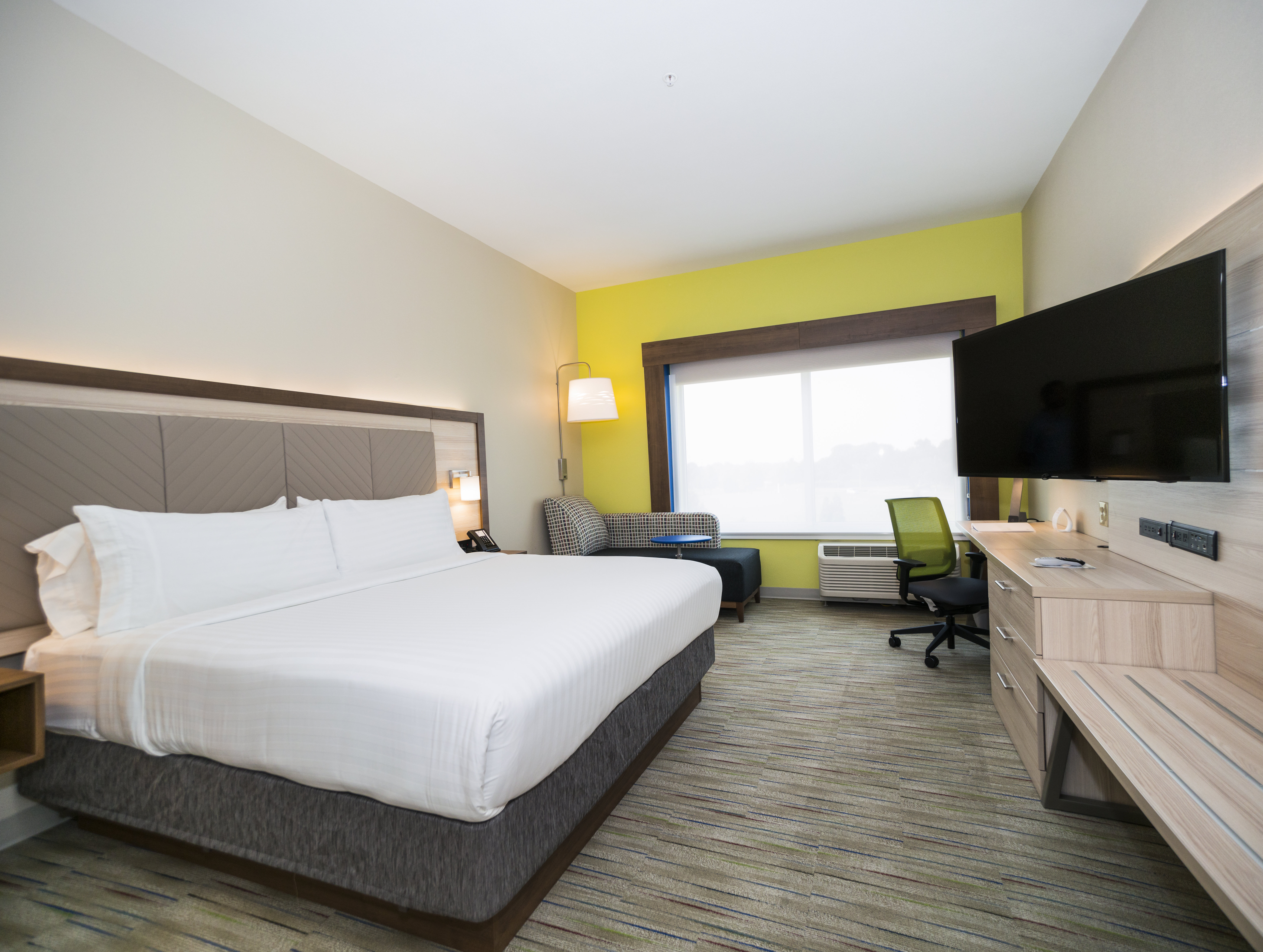 holiday inn express and suites southaven central
