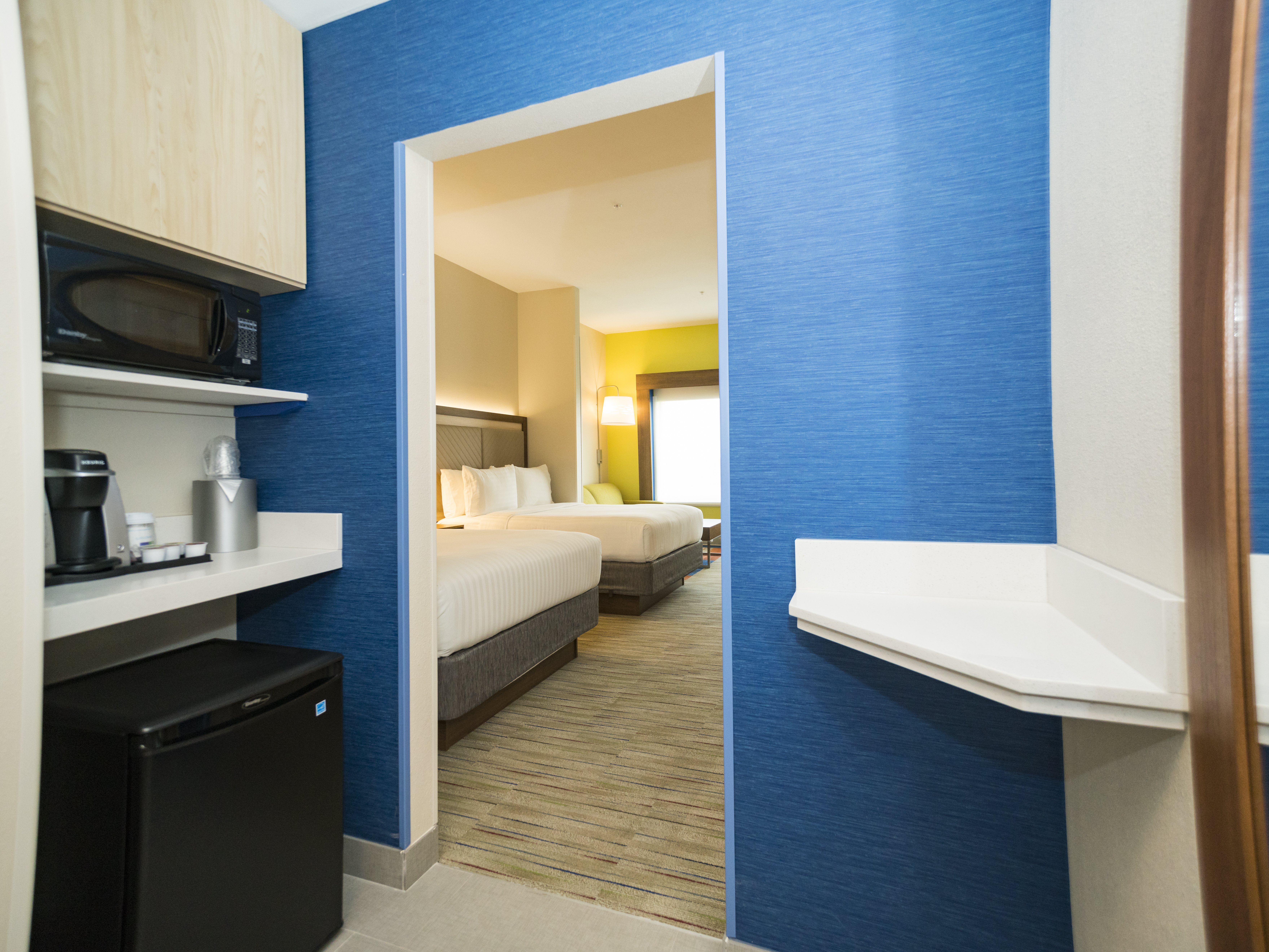 holiday inn express and suites southaven central