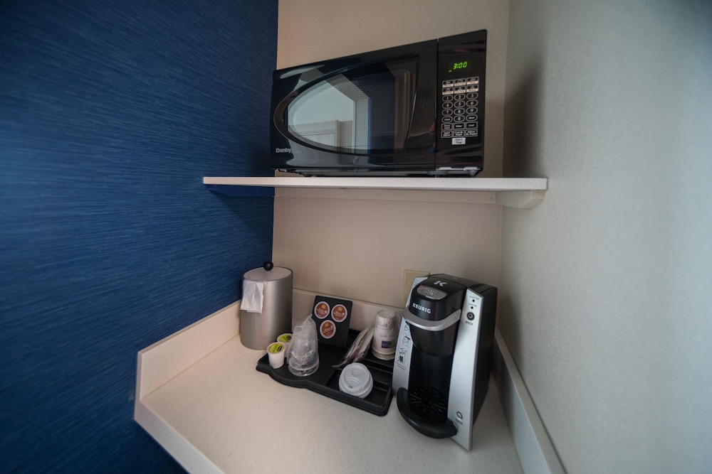holiday inn express and suites southaven central