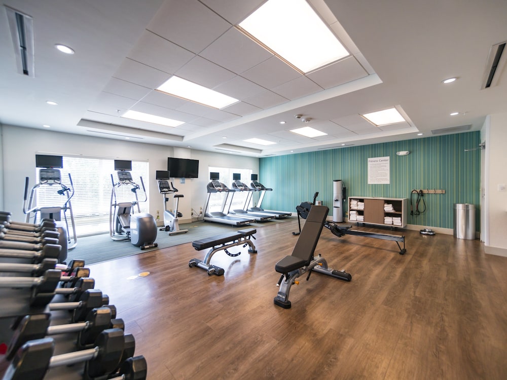 holiday inn express and suites southaven central